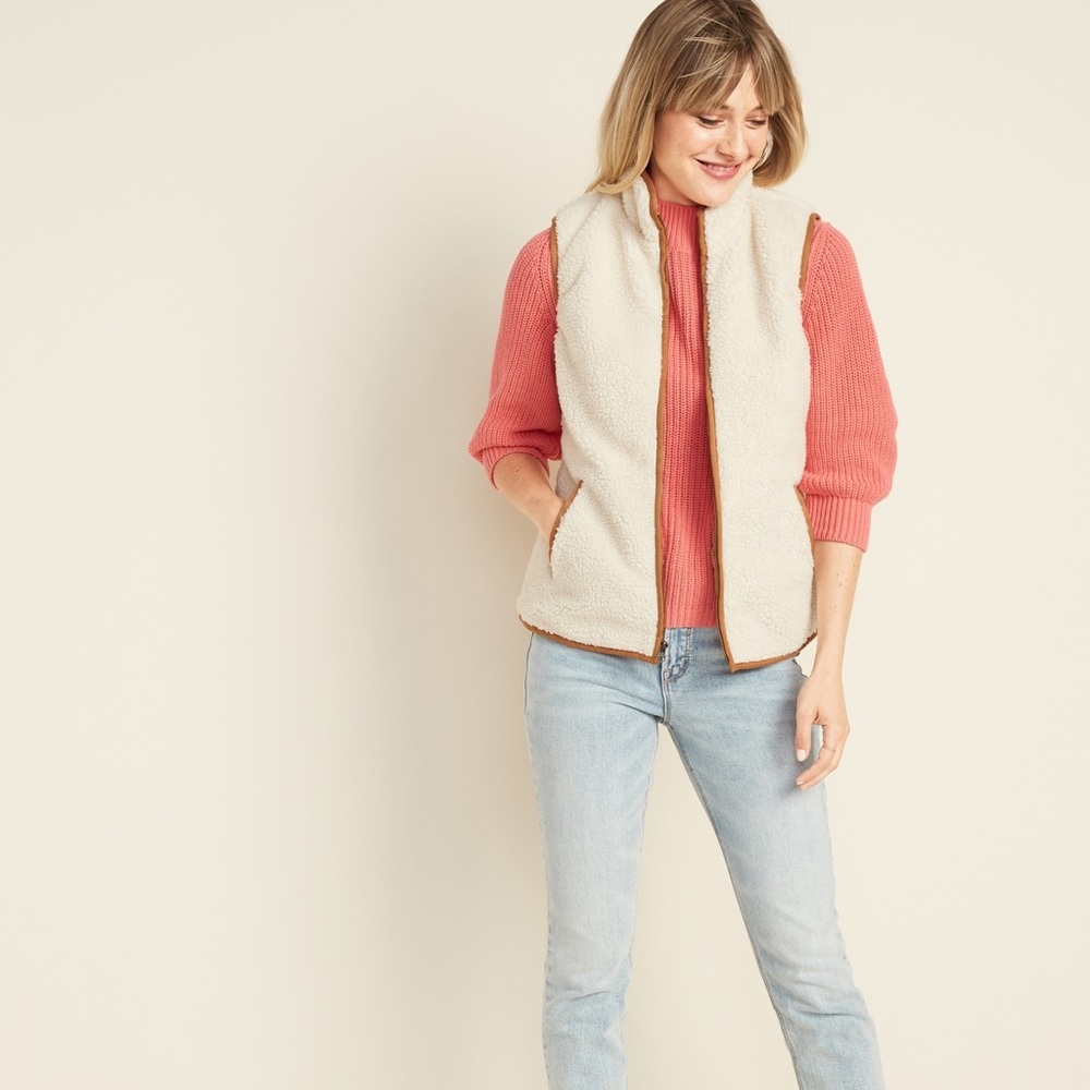 Old Navy Cream Sherpa Vest Size Medium